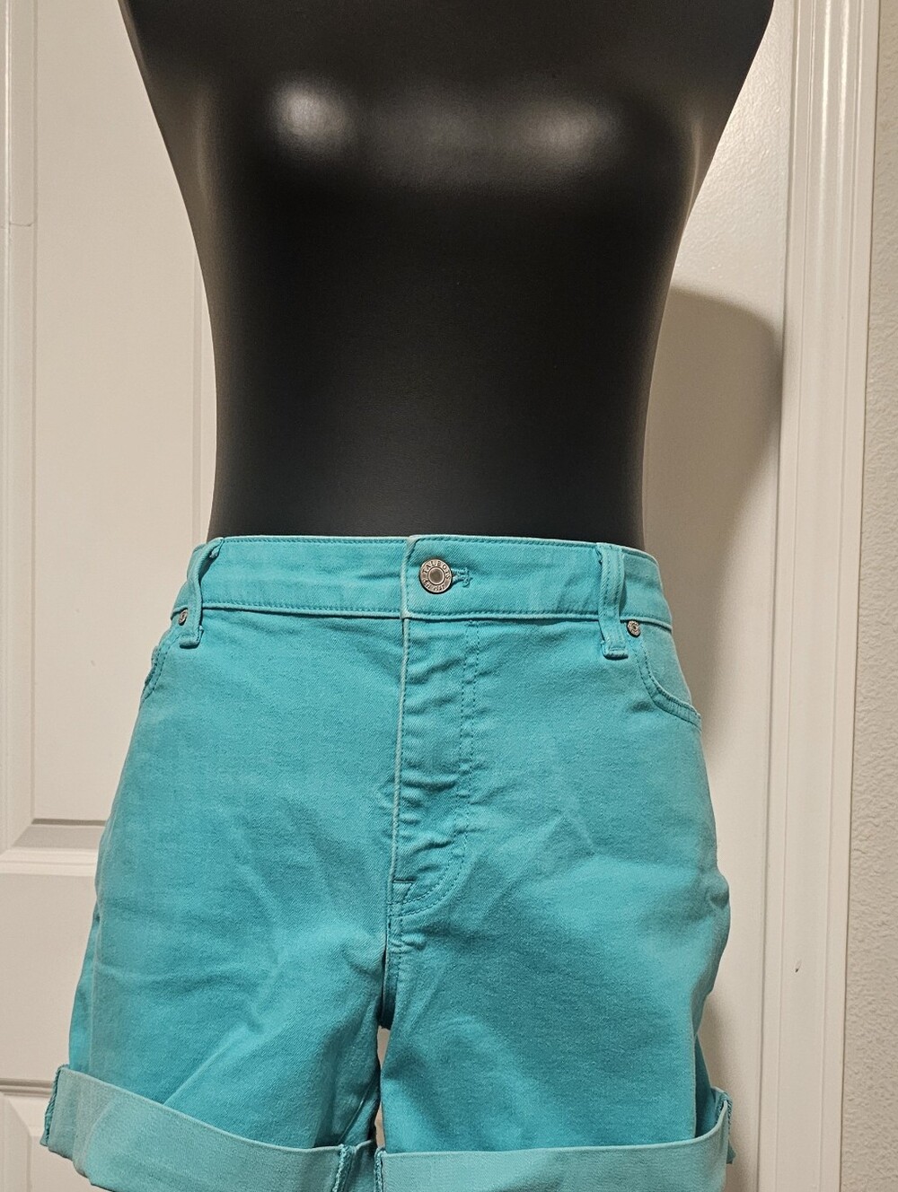 Women's Talbots Seafoam Green Stretch Denim Shorts Size 14